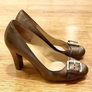 MICHAEL Michael Kors antique gold bronze leather wood stacked heels w/ buckle 8